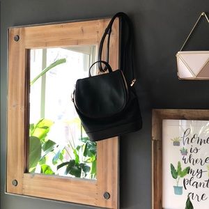 Convert crossbody/backpack Black Vegan Leather 🕶